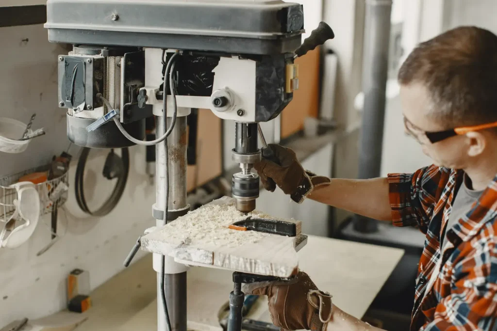 Bukan Cuma Robot, Begini Cara Operator Handle Mesin CNC